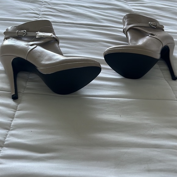 Brand new Nine West booties size 5 - Picture 4 of 7
